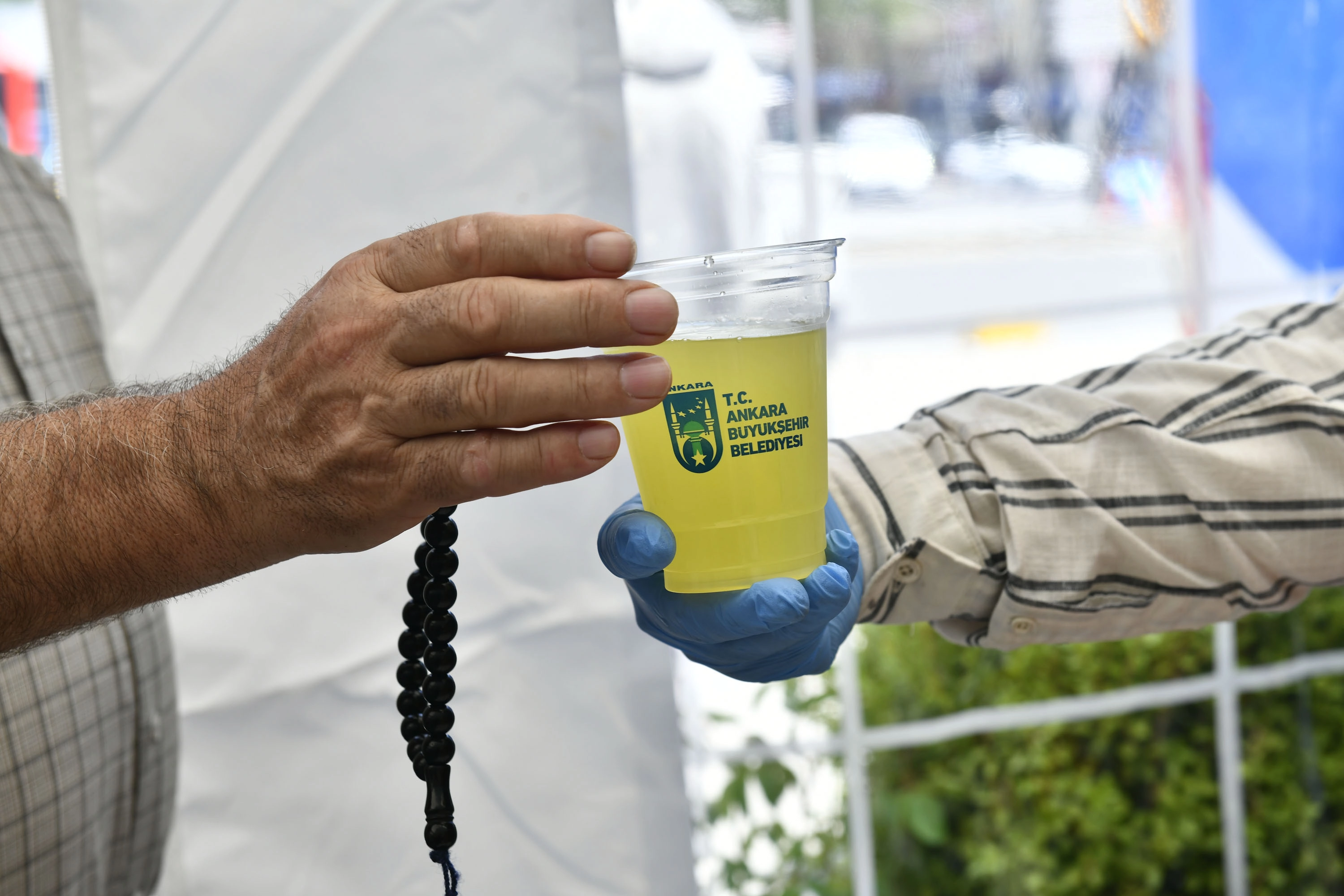 ABB&rsquo;den &uuml;cretsiz limonata ve soğuk su ikramı