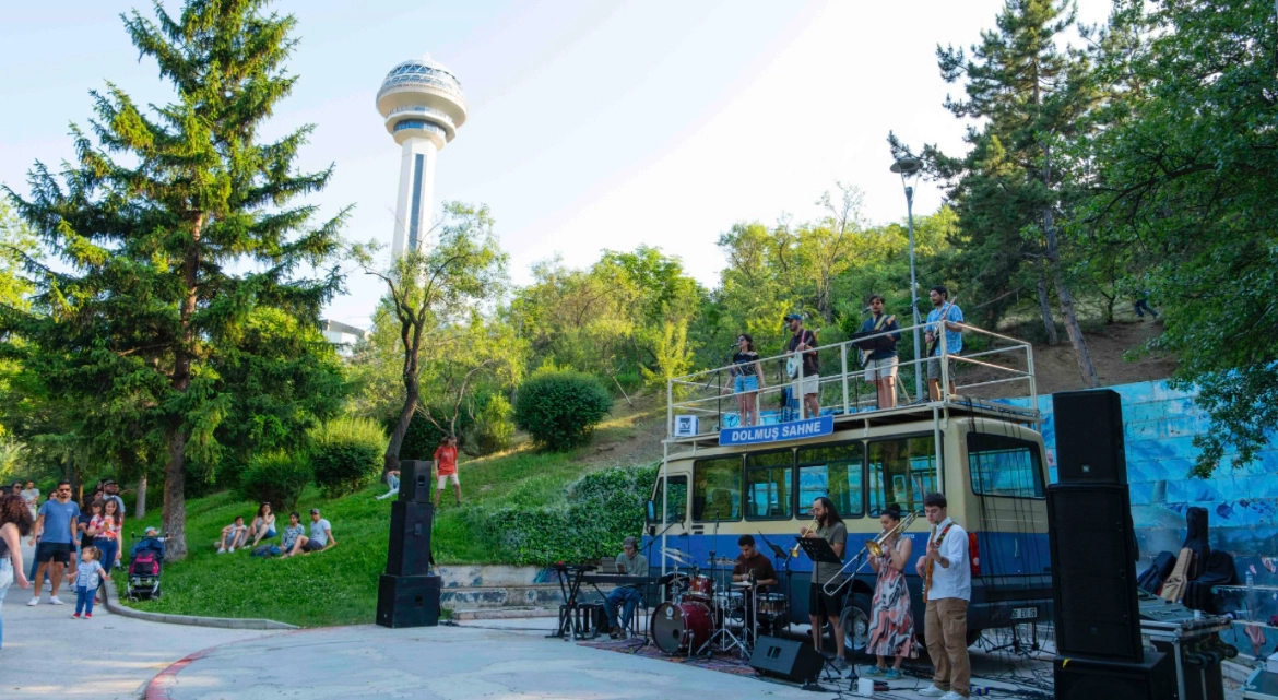 ABB’nin parklarında renkli yaz akşamları