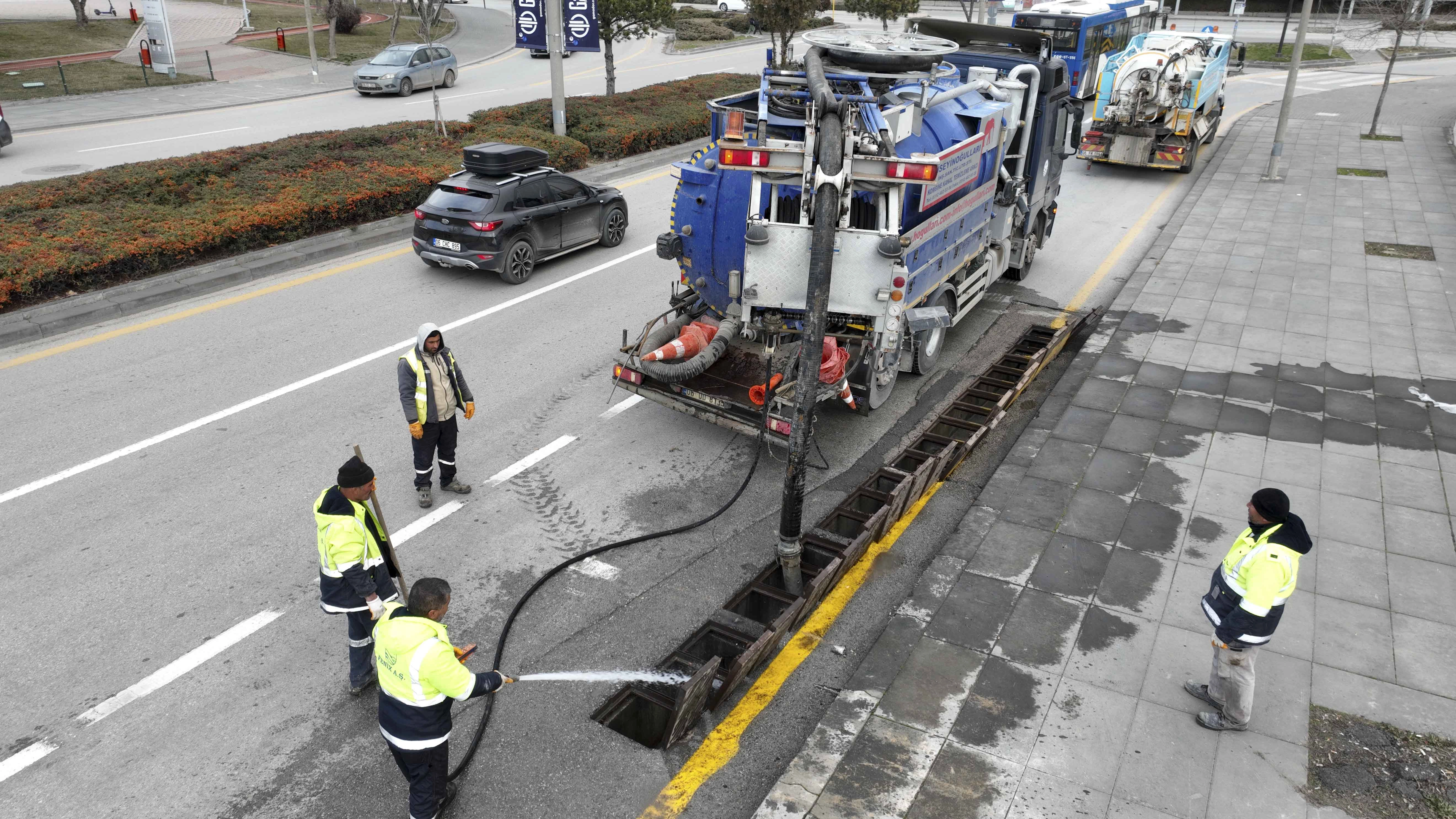 Ankara&rsquo;da yağmur suyu altyapısında temizlik ve bakım &ccedil;alışmaları s&uuml;r&uuml;yor