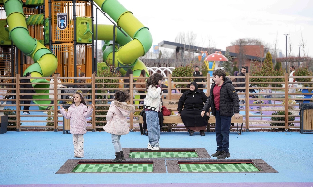 Başkentli &ccedil;ocuklar bayramın tadını ABB&rsquo;nin parkları da &ccedil;ıkarttı