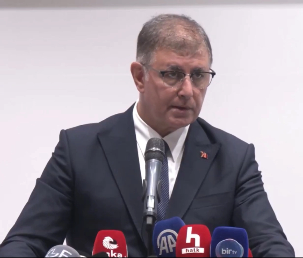 Cemil Tugay 1030 işçiyi işten çıkarıyor