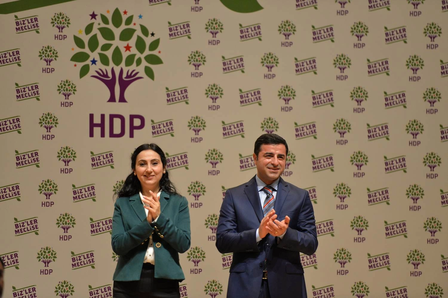 DEM Parti Demirtaş ve Yüksekdağ ile görüştü: Arkadaşlarımız, yüreği özgürlük, barış ve demokrasi için atan herkese en içten selam ve sevgilerini iletti