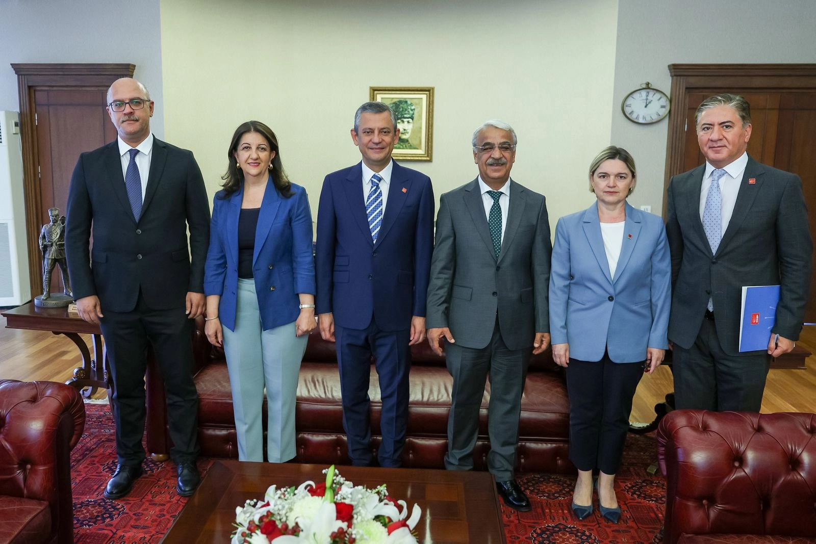 DEM Parti İmralı Heyeti Özgür Özel’le görüştü