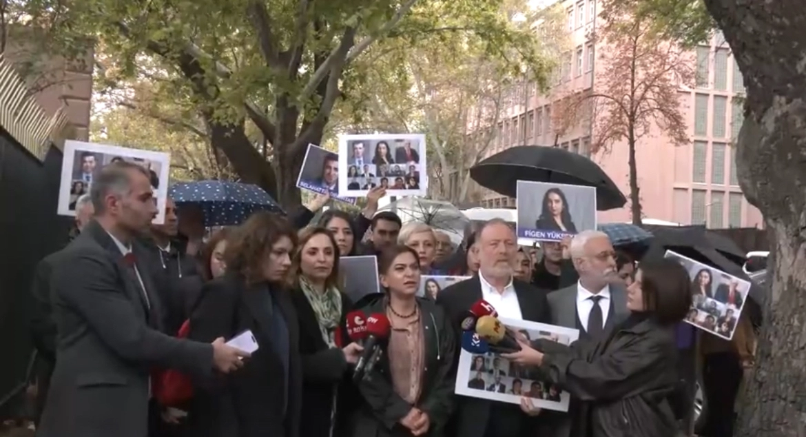 DEM Parti Selahattin Demirtaş ve Figen Yüksekdağ için Adalet Bakanlığı’na yürüdü