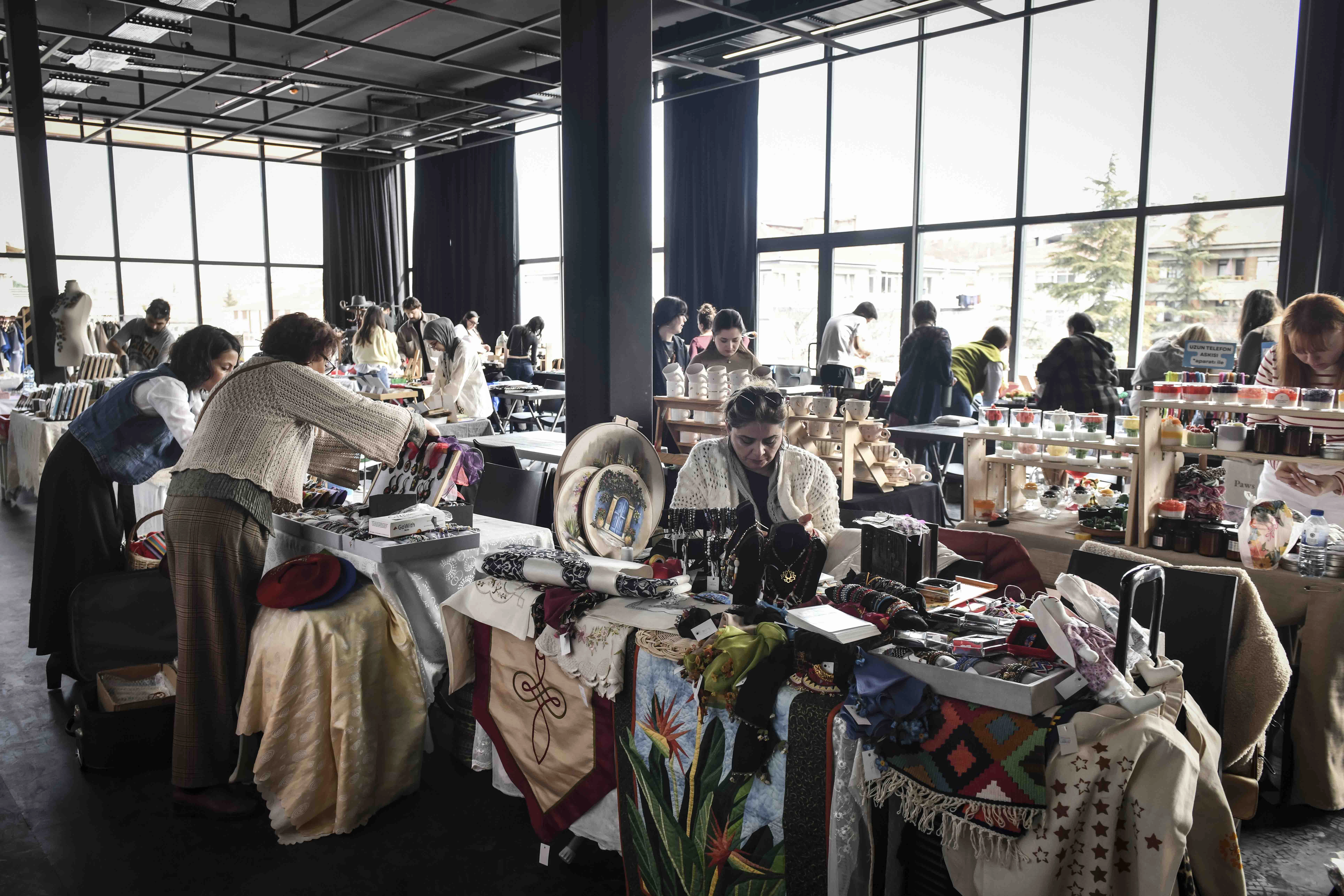 ESAT H&Acirc;L &ldquo;TASARIM PAZARI&rdquo; ile başkentlileri ağırladı