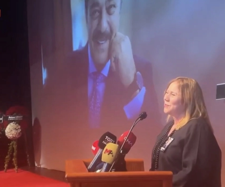 J&uuml;lide Kural Kadir İnanır&rsquo;a veda t&ouml;reninde konuştu: O halktır, Anadolu'dur ve b&uuml;t&uuml;n halkların dostudur