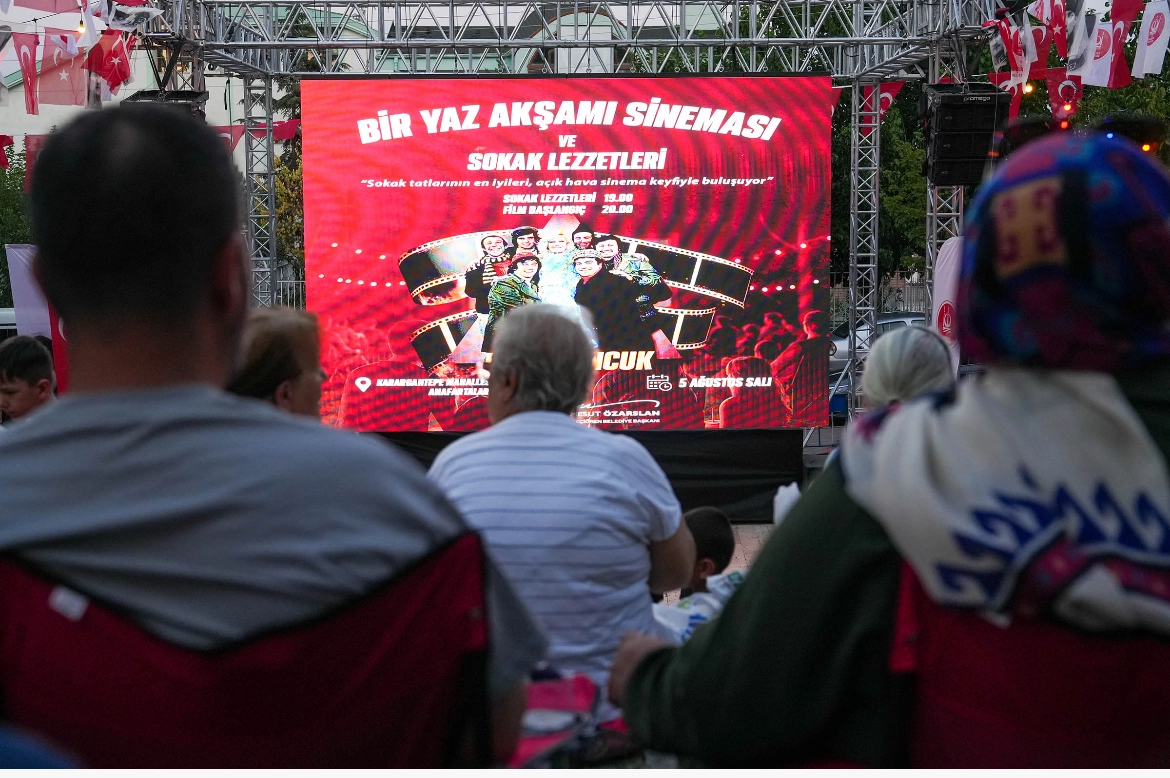 Keçiören Belediyesi’nden açık havada sinema keyfi