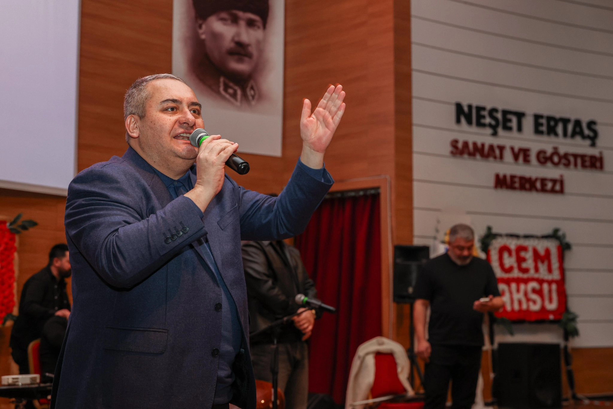 Mesut &Ouml;zarslan CHP &uuml;yeliğinden istifa ettiğini a&ccedil;ıkladı