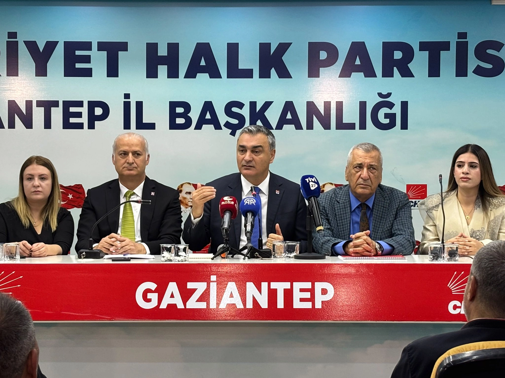 M&uuml;slim Sarı: İBB&rsquo;yi AKP&rsquo;ye kaptırmamak i&ccedil;in iş birliğine hazırız