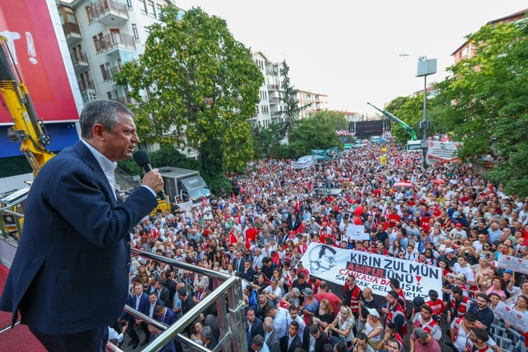 Özgür Özel: Cumhurbaşkanlığı Aday Ofisi’nin kapısı ardına kadar herkese açık
