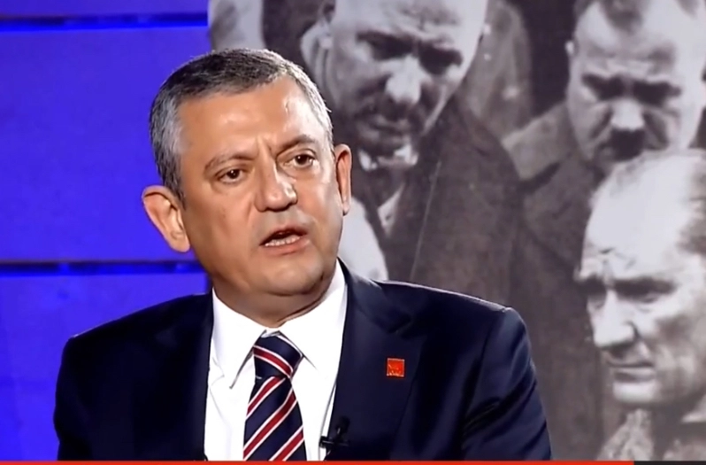 Özgür Özel, Gürsel Tekin’in partiden ihraç edildiğini açıkladı
