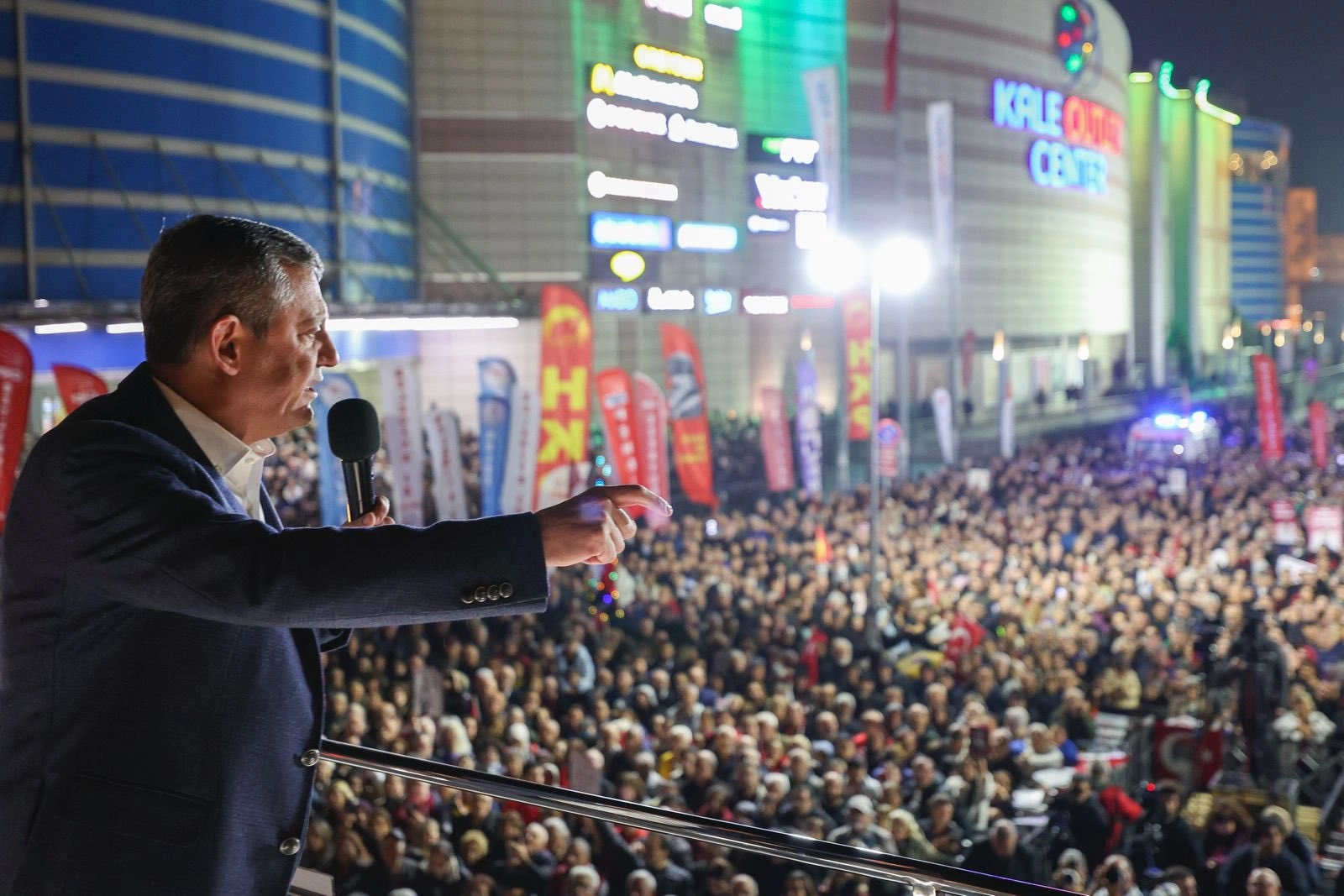 Özgür Özel: Hak edilen maaş en az 39, biz bunun altında yokuz