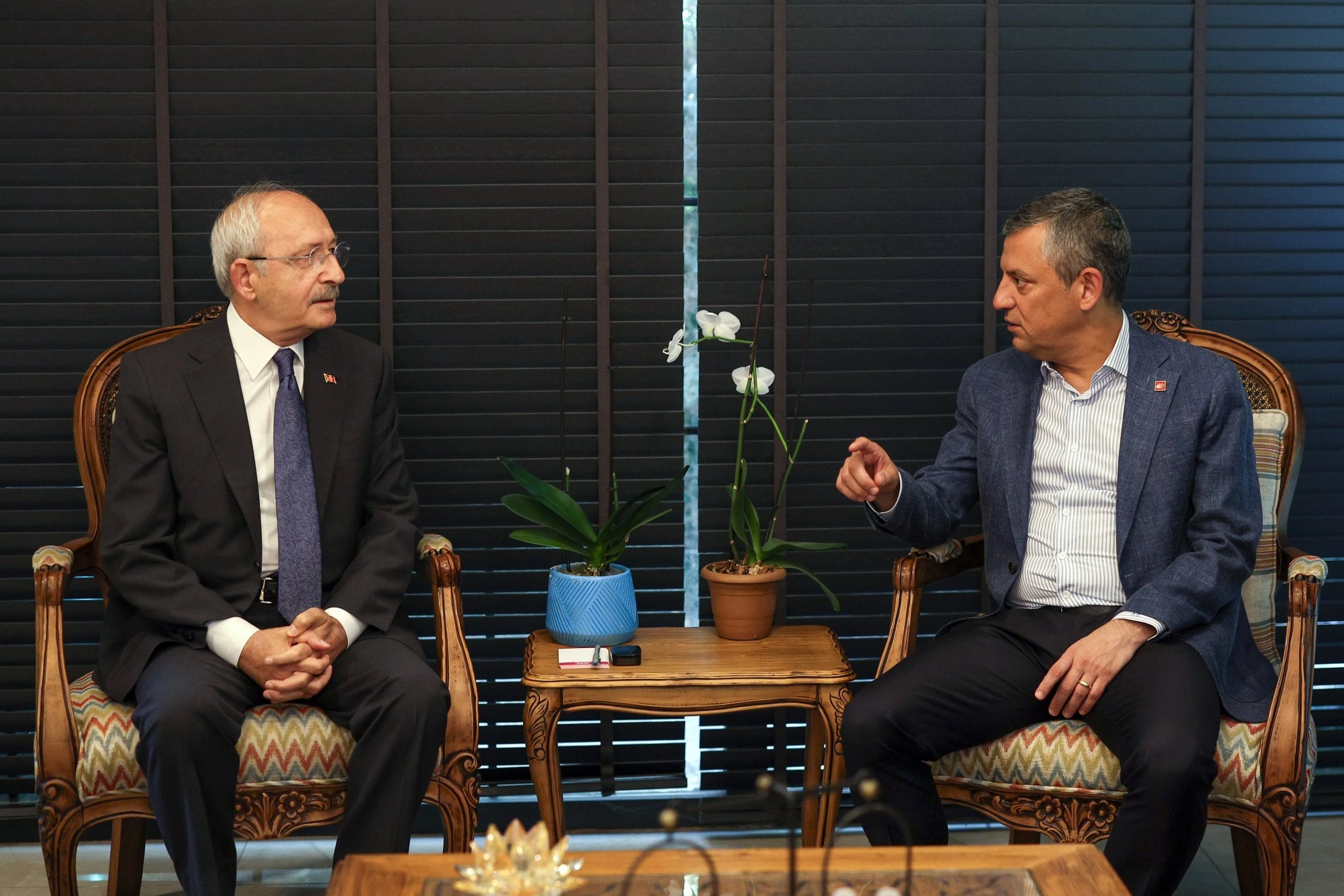 Özgür Özel, Kemal Kılıçdaroğlu’na taziye ziyaretinde bulundu