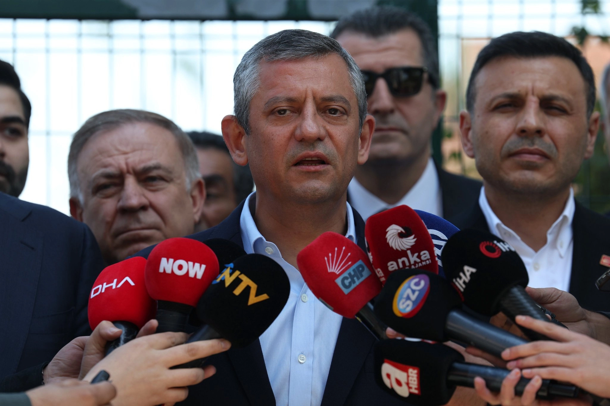 Özgür Özel: Saldırının barış güvercininin gidişinin önüne geçmemesi lazım