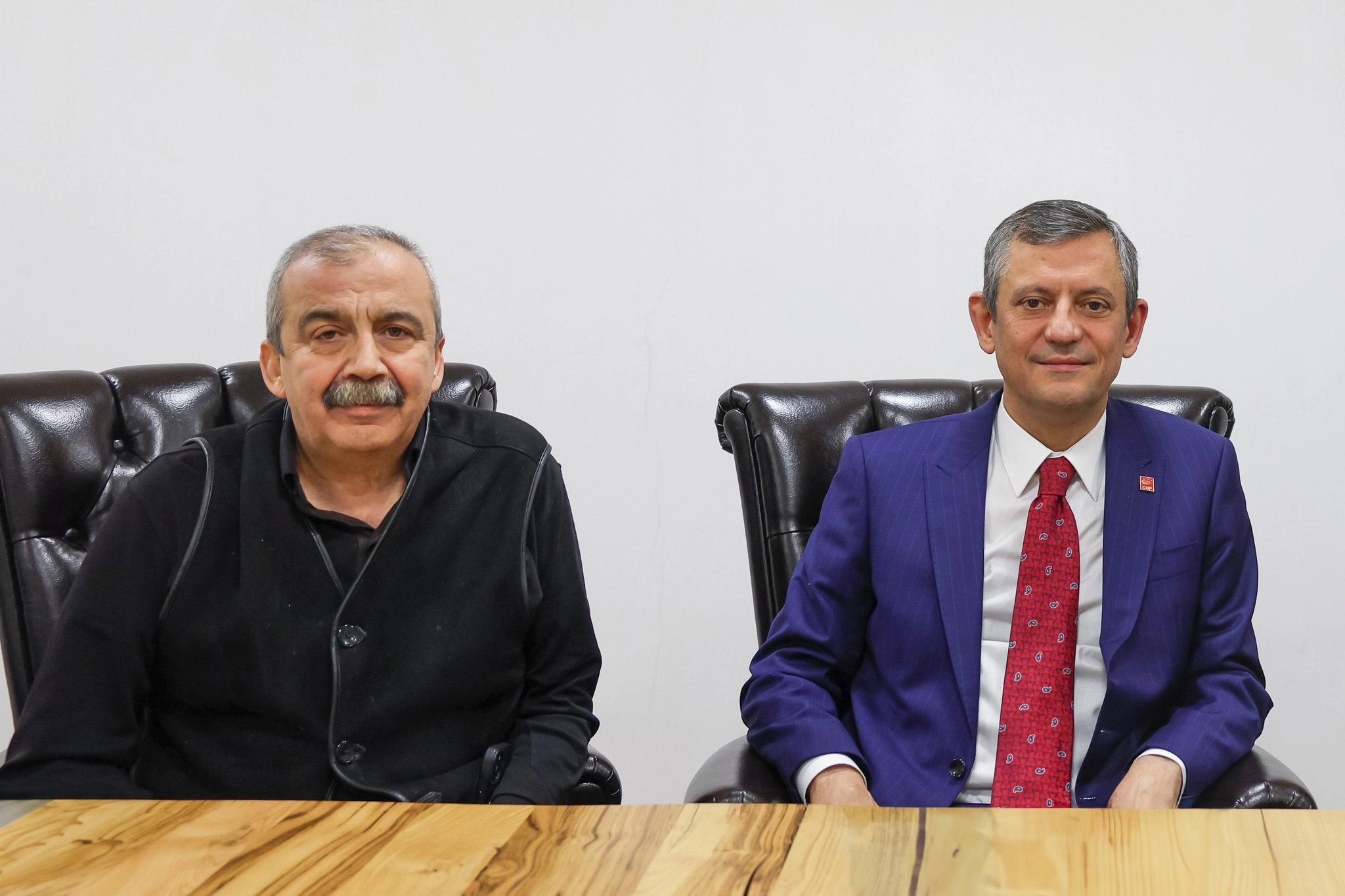 Özgür Özel, Sırrı Süreyya Önder’in emanetini açıkladı