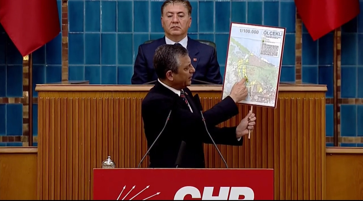 Özgür Özel: Sırrı Süreyya Önder’in yaptıkları konuşulacakken, barış ve kardeşlik konuşulacakken, saldırı konuşuldu