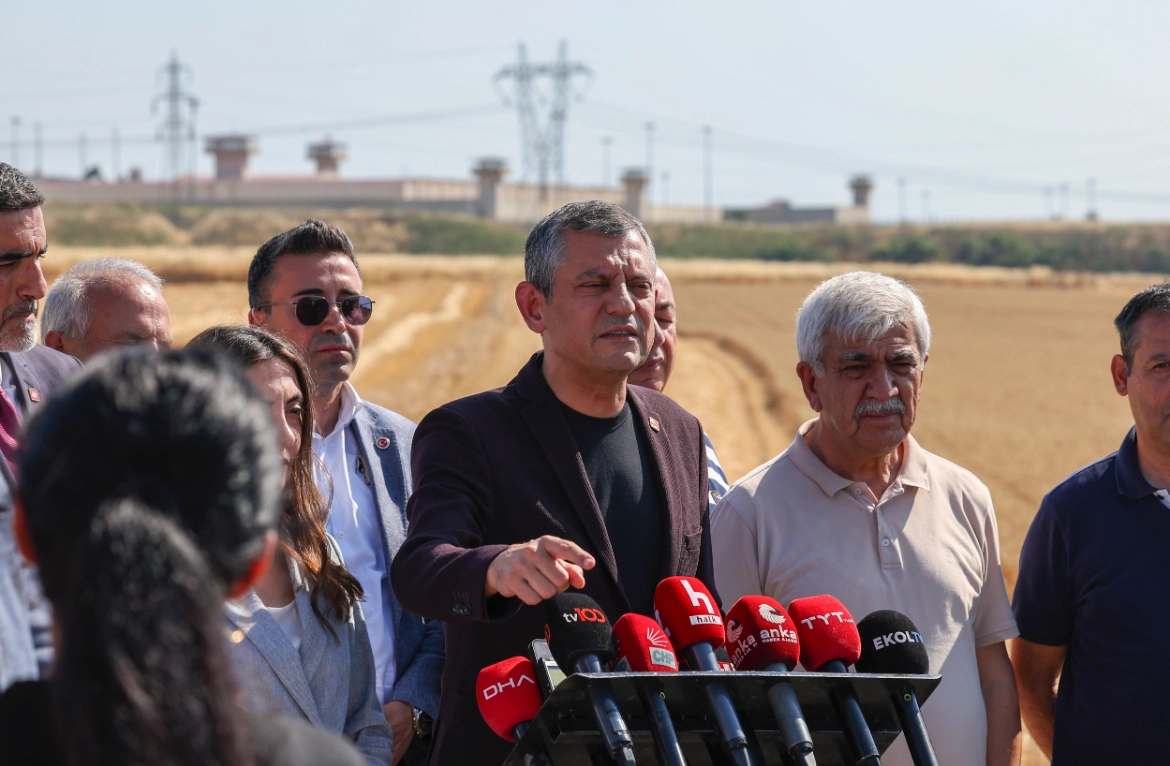 Özgür Özel: Terörsüz ve demokratik Türkiye dünyayı yakalayıp geçecek, bu son fırsatı kaçırmamayı önemsiyorum