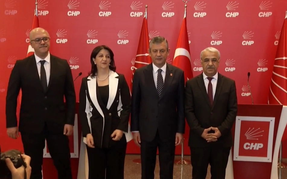 &Ouml;zg&uuml;r &Ouml;zel: T&uuml;rk&rsquo;&uuml;n de K&uuml;rt&rsquo;&uuml;n de evladının geleceğinden endişe duymadığı yarınlar umut ediyoruz