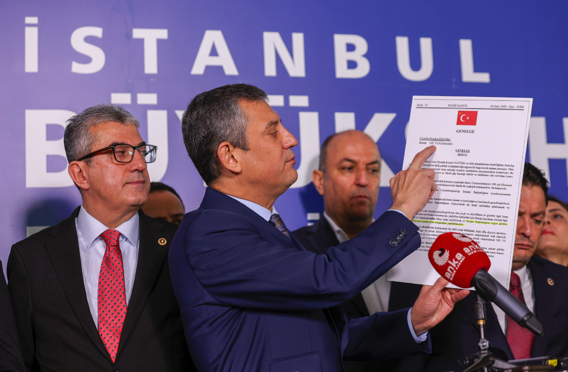 Özgür Özel: Ya tarafsız olun ya da bundan sonra karşı tarafınızdayız