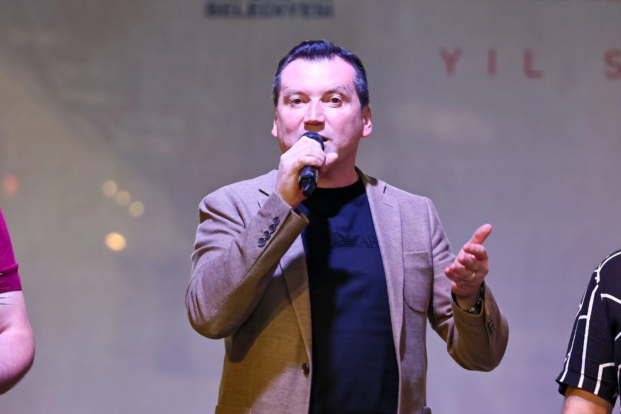 Silivri Belediyesi&rsquo;ne operasyon: 17 g&ouml;zaltı