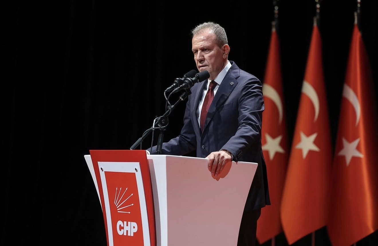 Vahap Se&ccedil;er g&ouml;zaltında